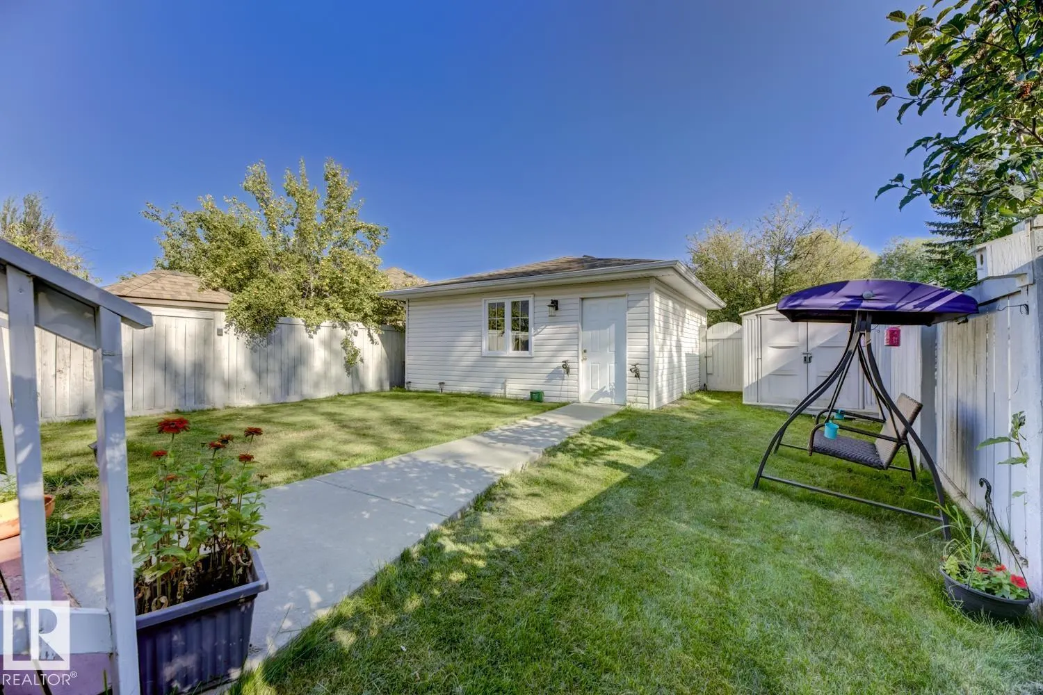 657 GLENWRIGHT CR NW