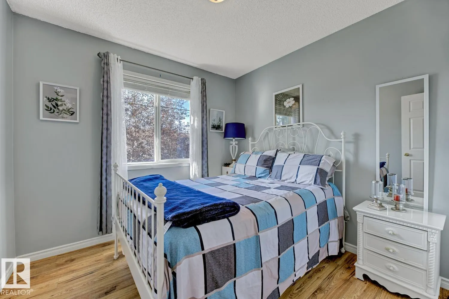 657 GLENWRIGHT CR NW