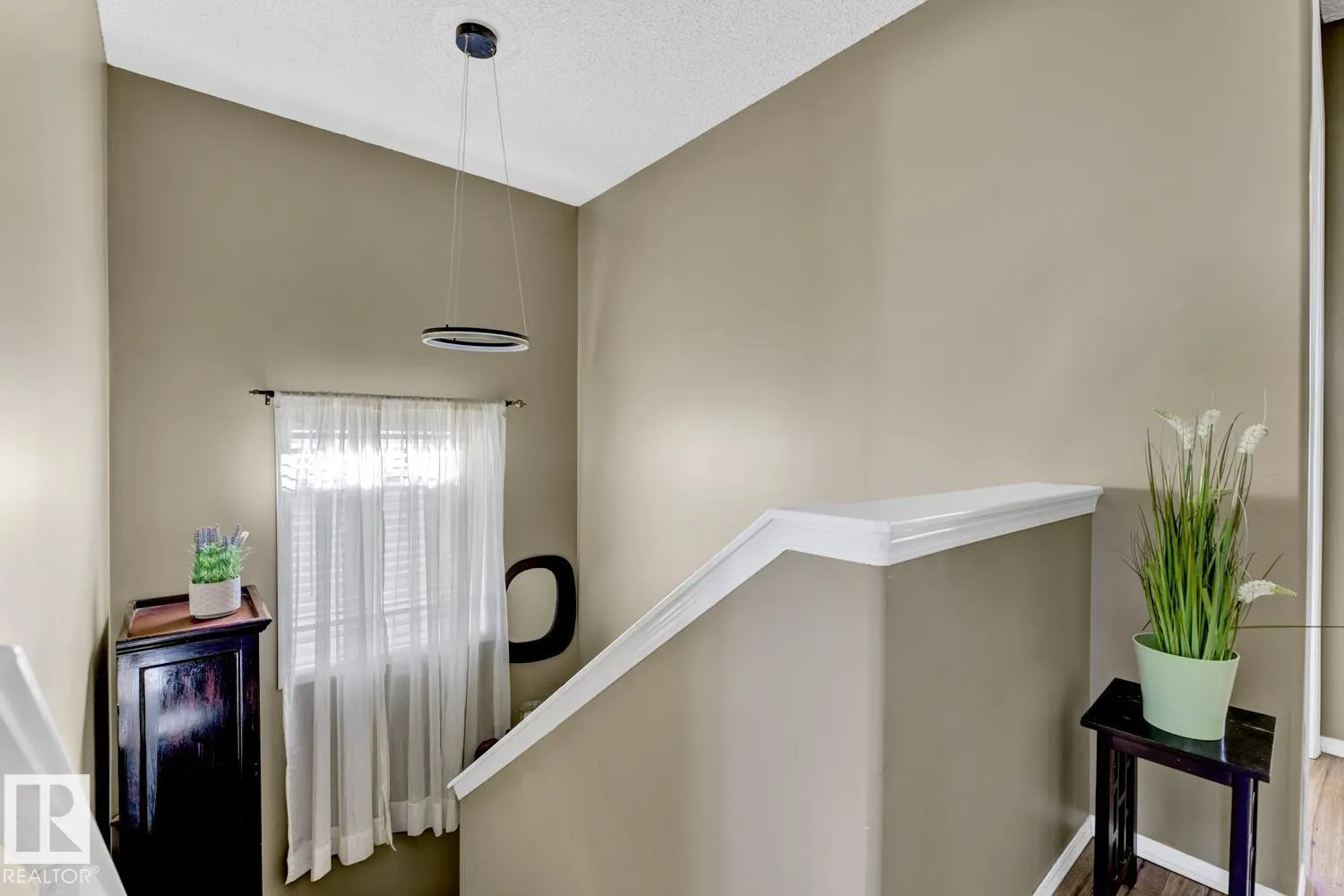 657 GLENWRIGHT CR NW