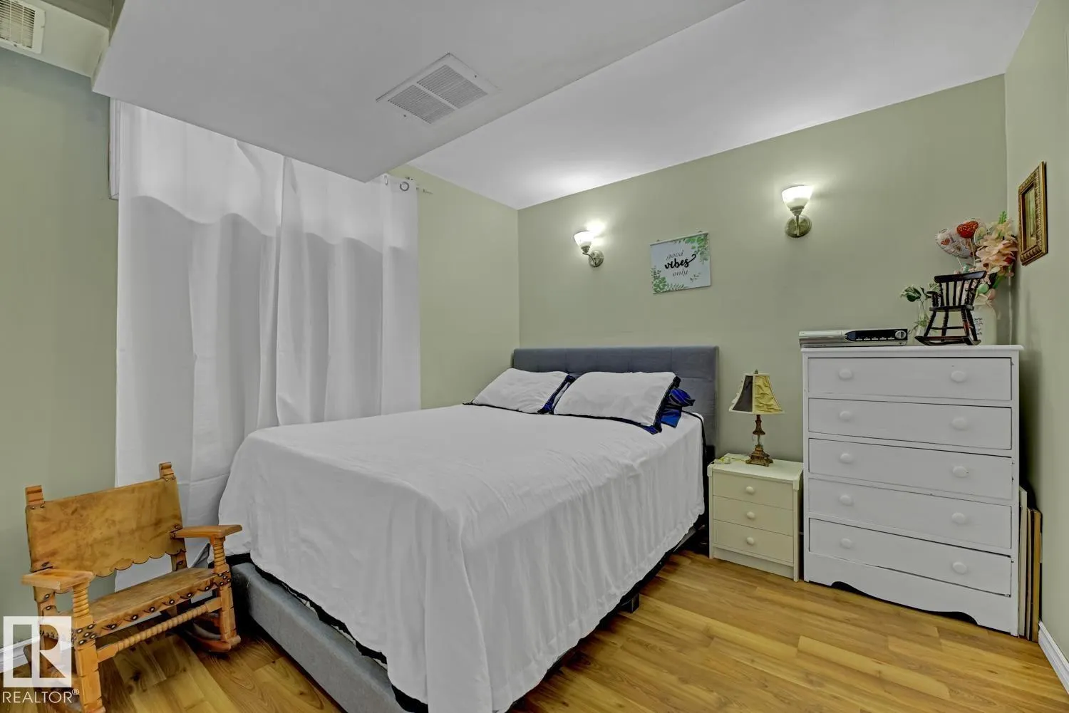 657 GLENWRIGHT CR NW