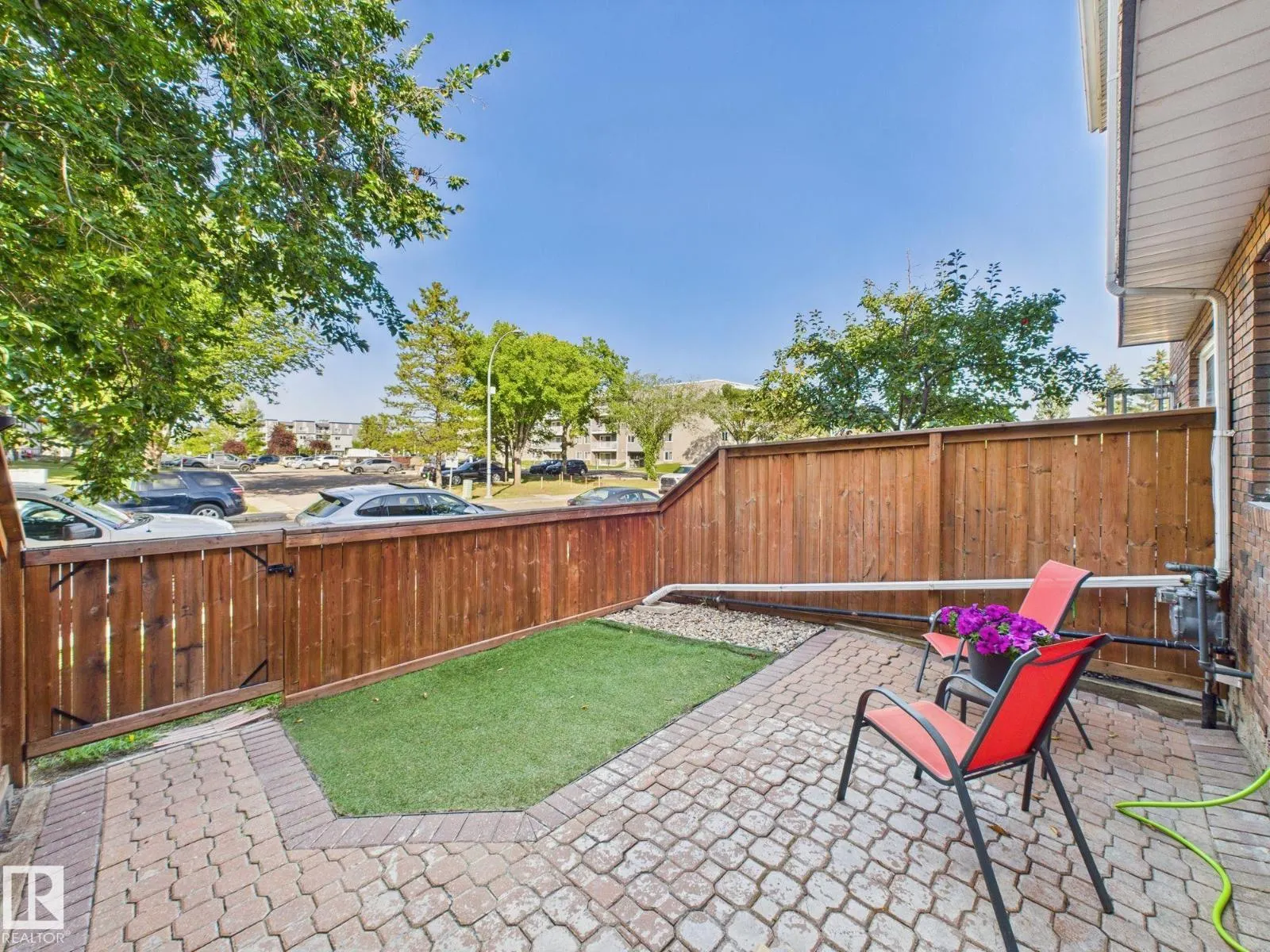 18351 93 AV NW