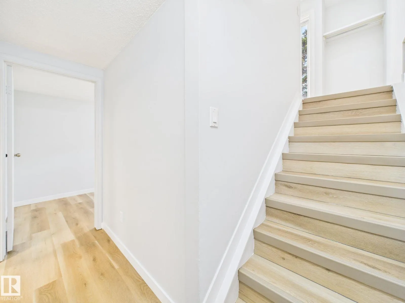 18351 93 AV NW