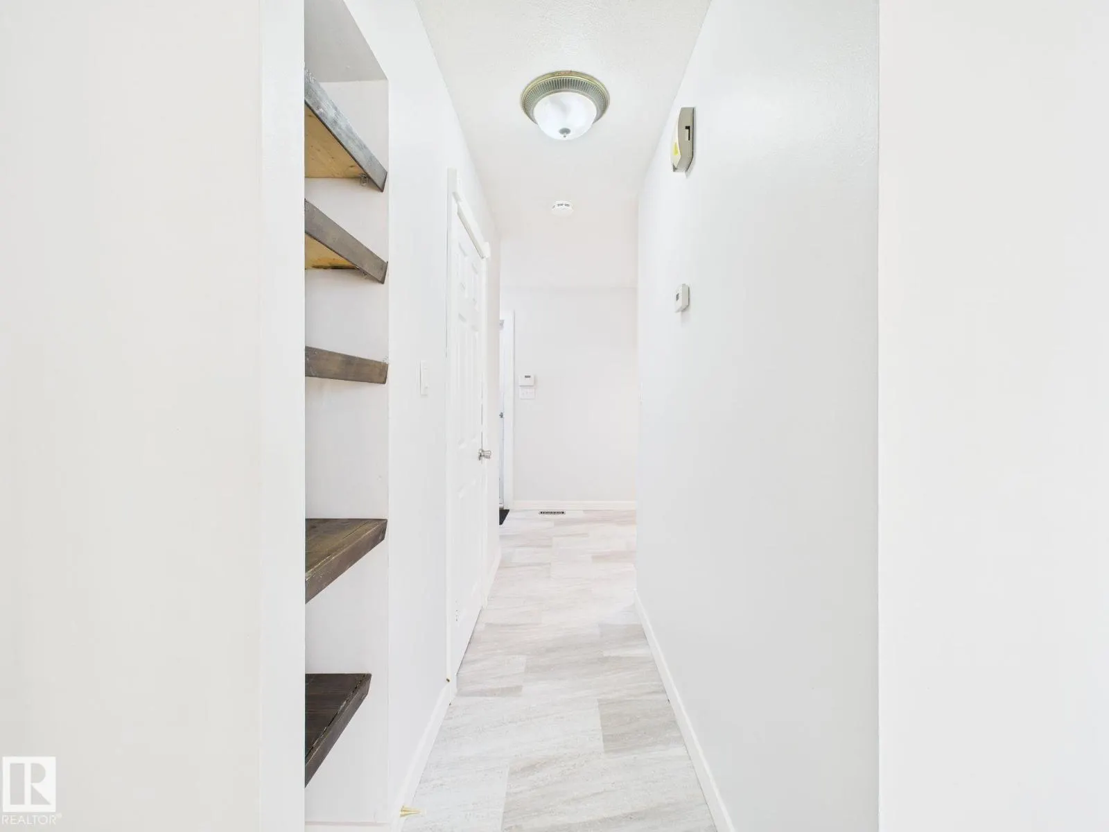 18351 93 AV NW