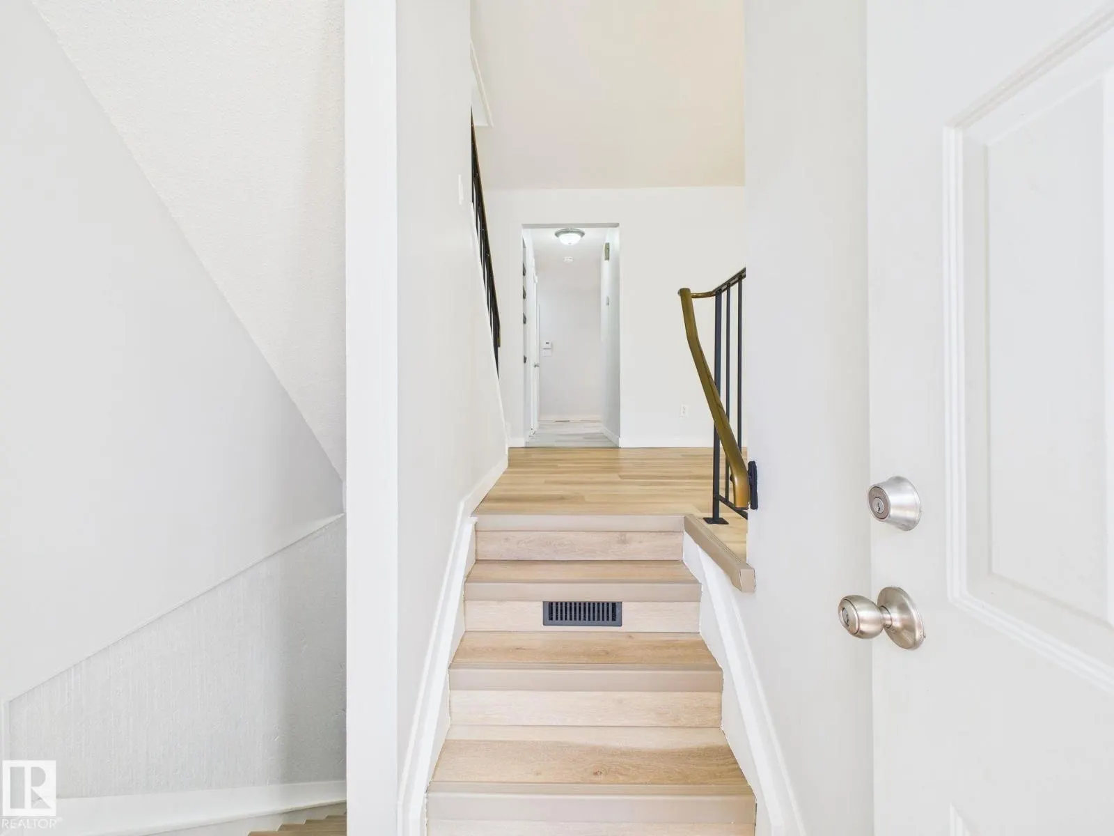 18351 93 AV NW