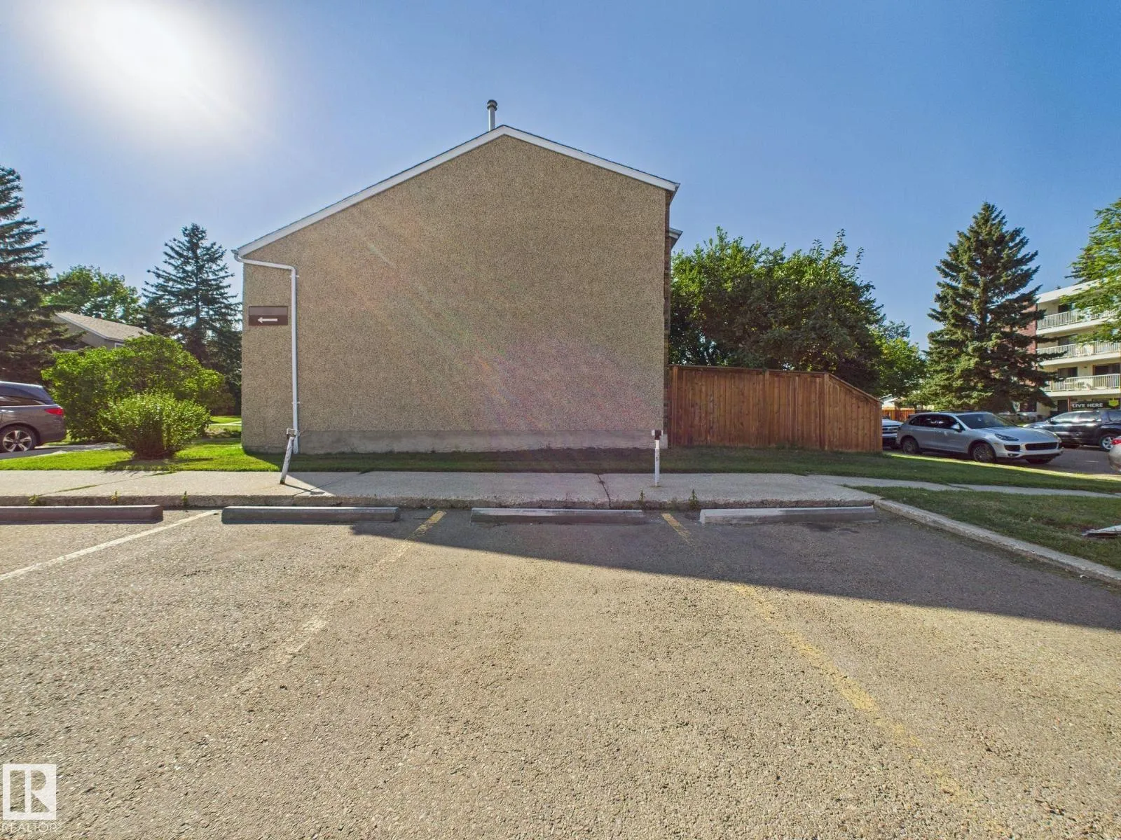 18351 93 AV NW