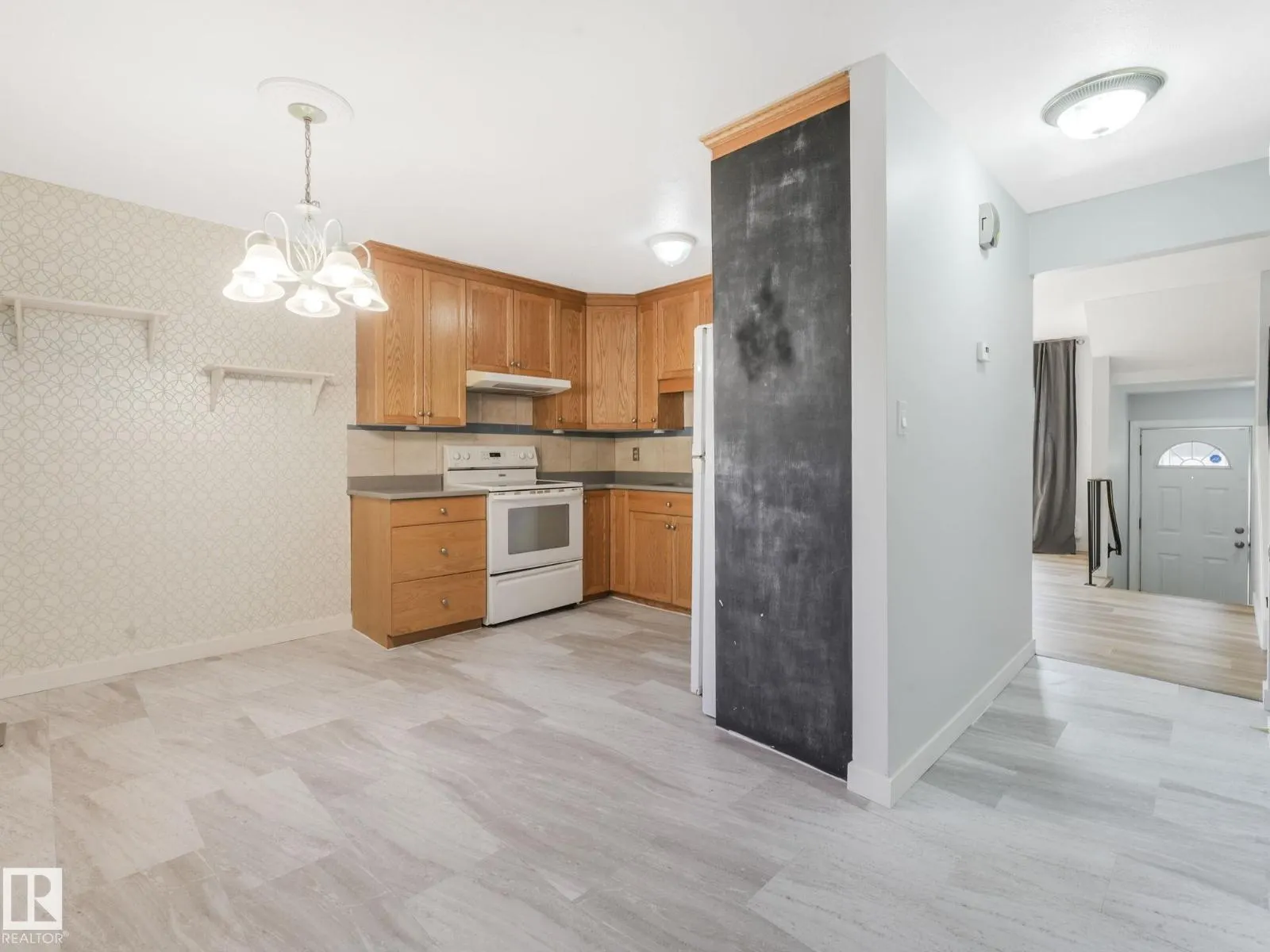 18351 93 AV NW
