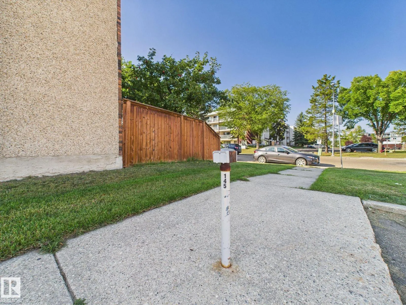 18351 93 AV NW