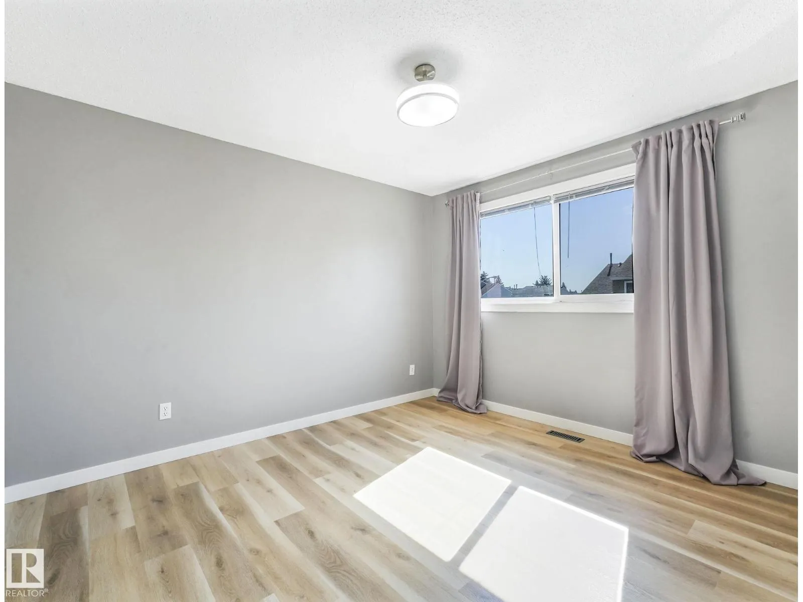 18351 93 AV NW