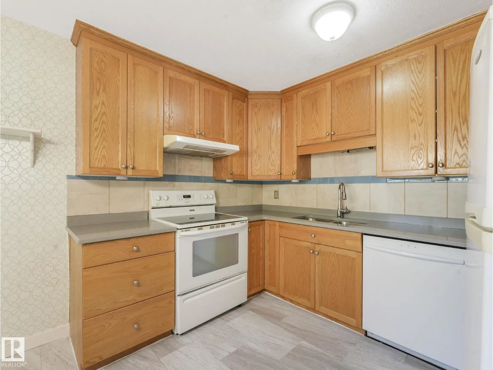 18351 93 AV NW