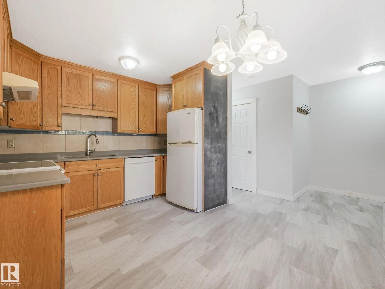 18351 93 AV NW