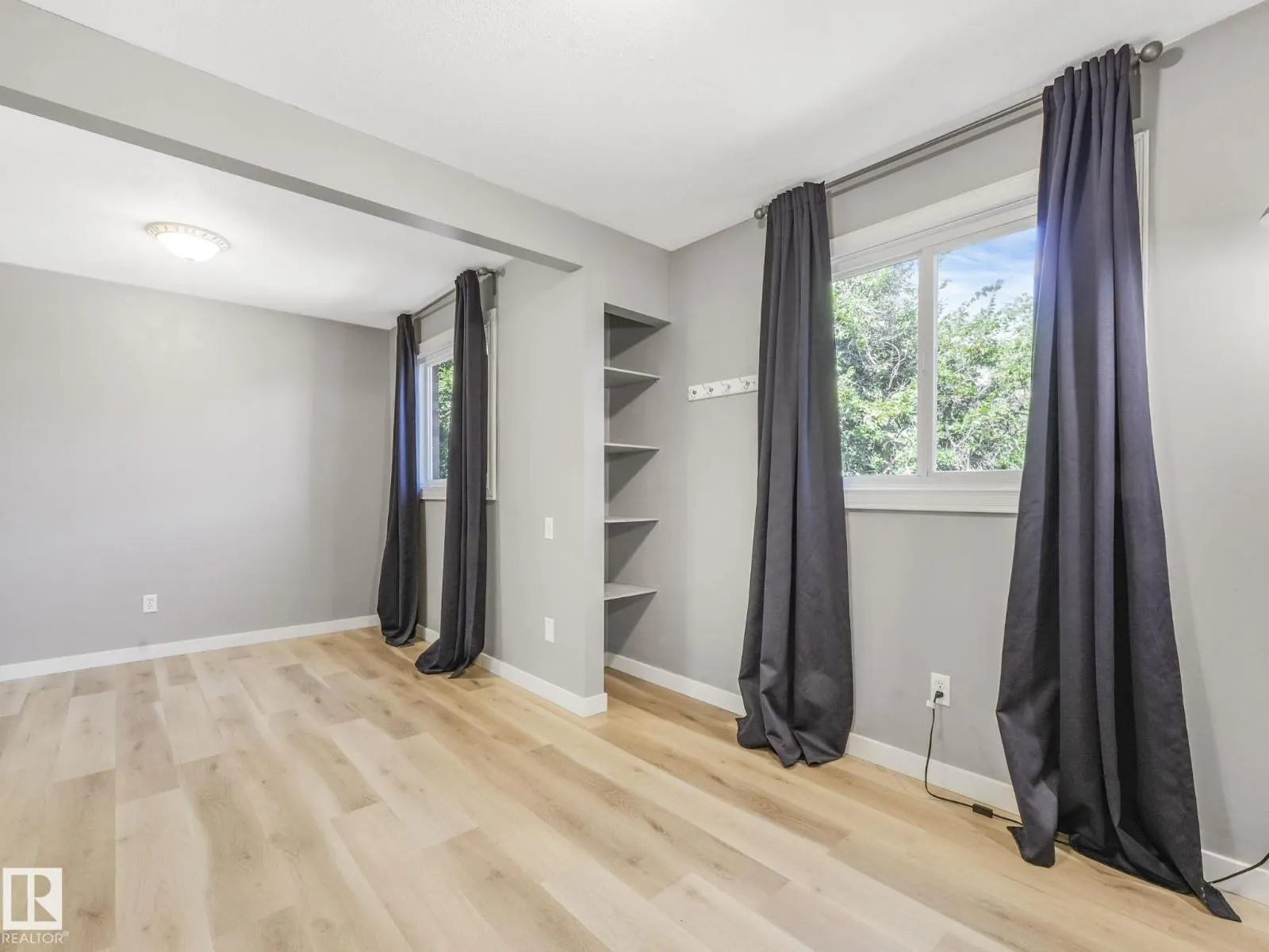 18351 93 AV NW