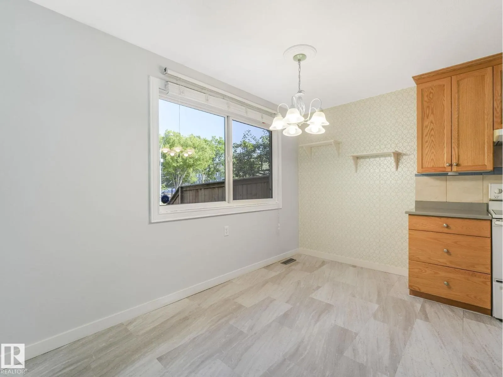 18351 93 AV NW
