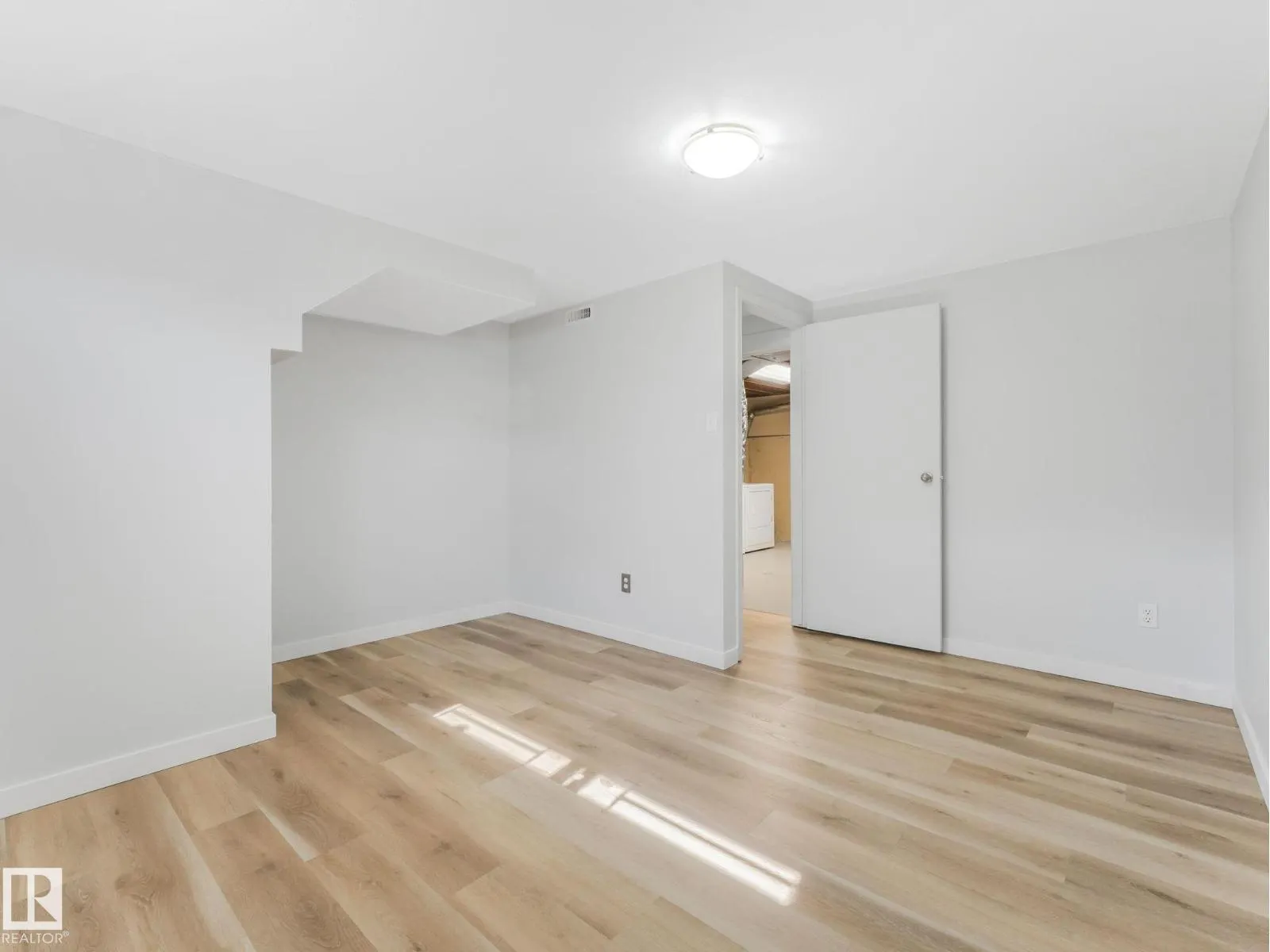18351 93 AV NW
