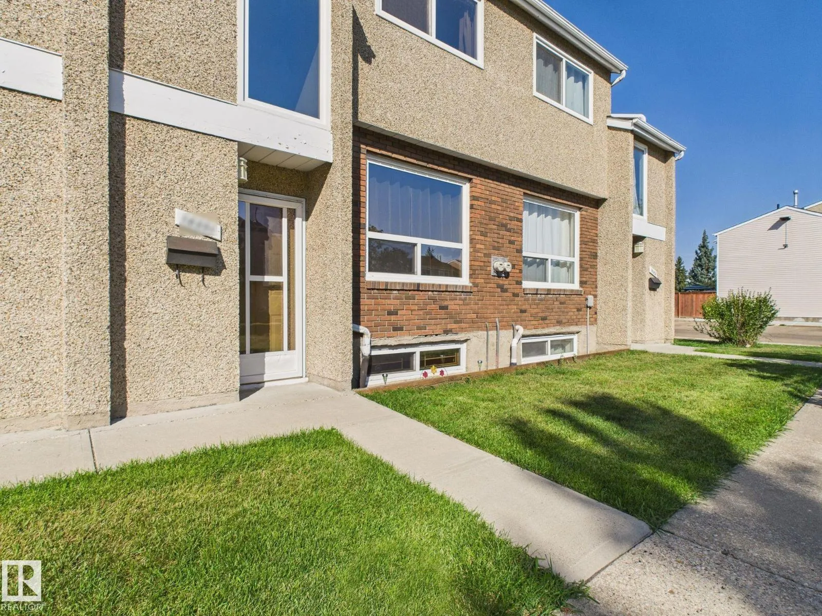 18351 93 AV NW