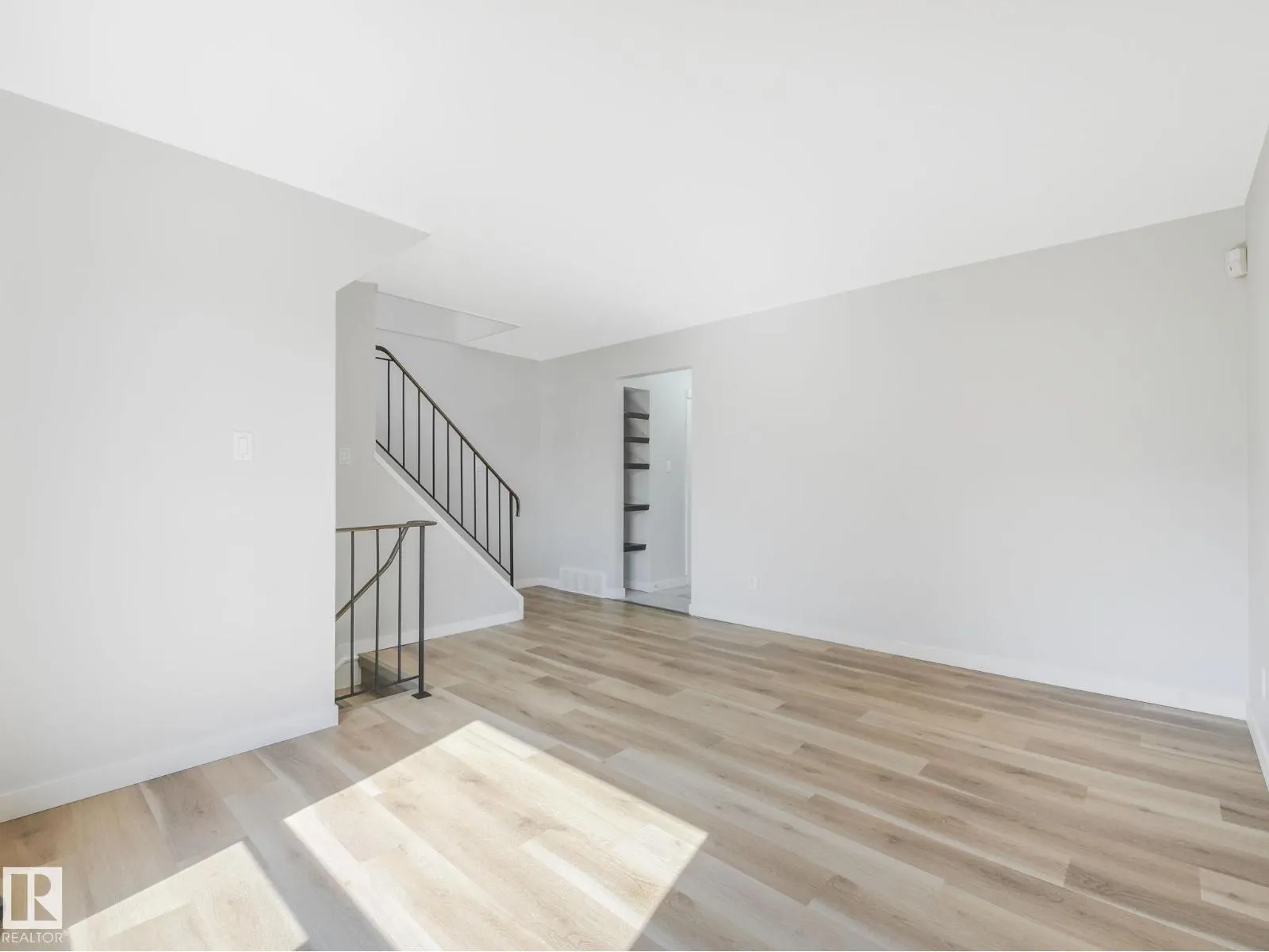 18351 93 AV NW