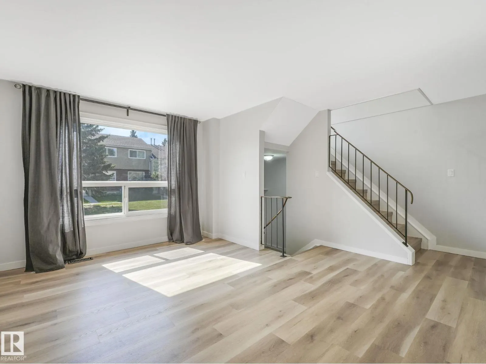18351 93 AV NW