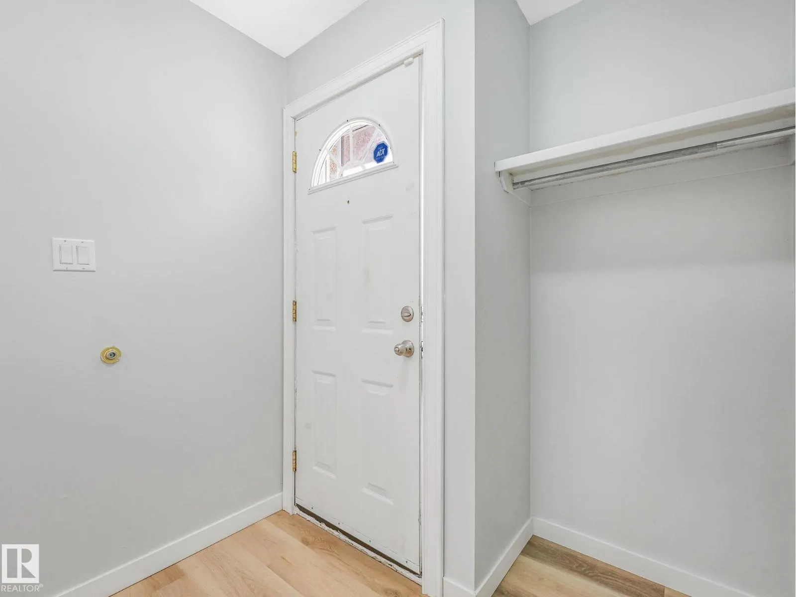 18351 93 AV NW