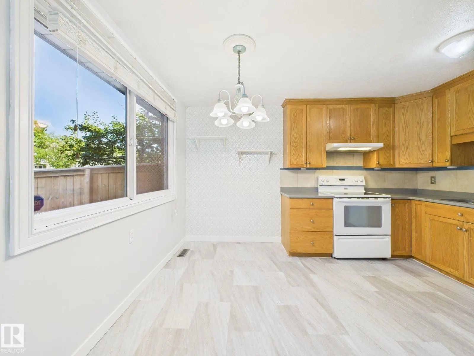18351 93 AV NW