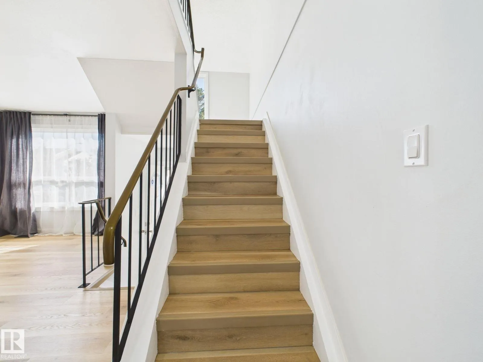 18351 93 AV NW