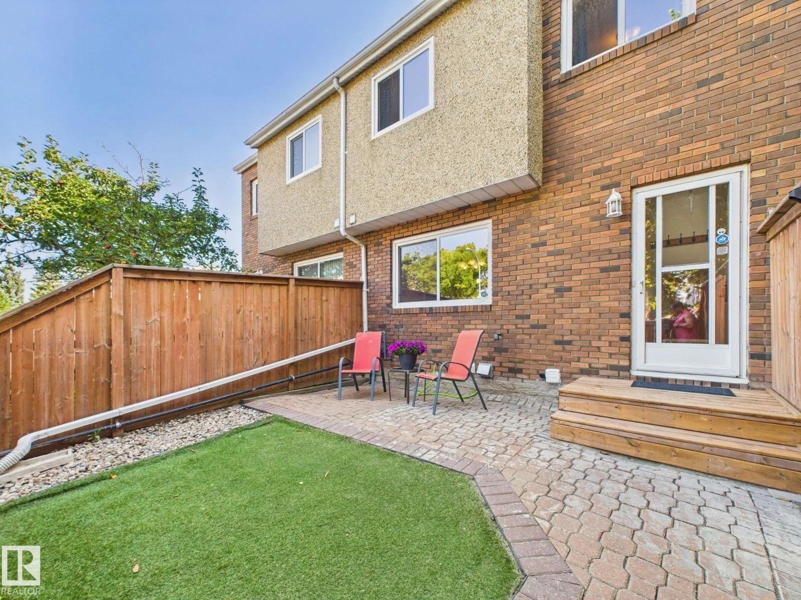 18351 93 AV NW