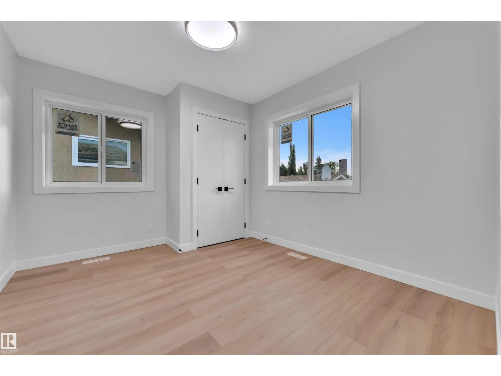 5932 40 AV NW