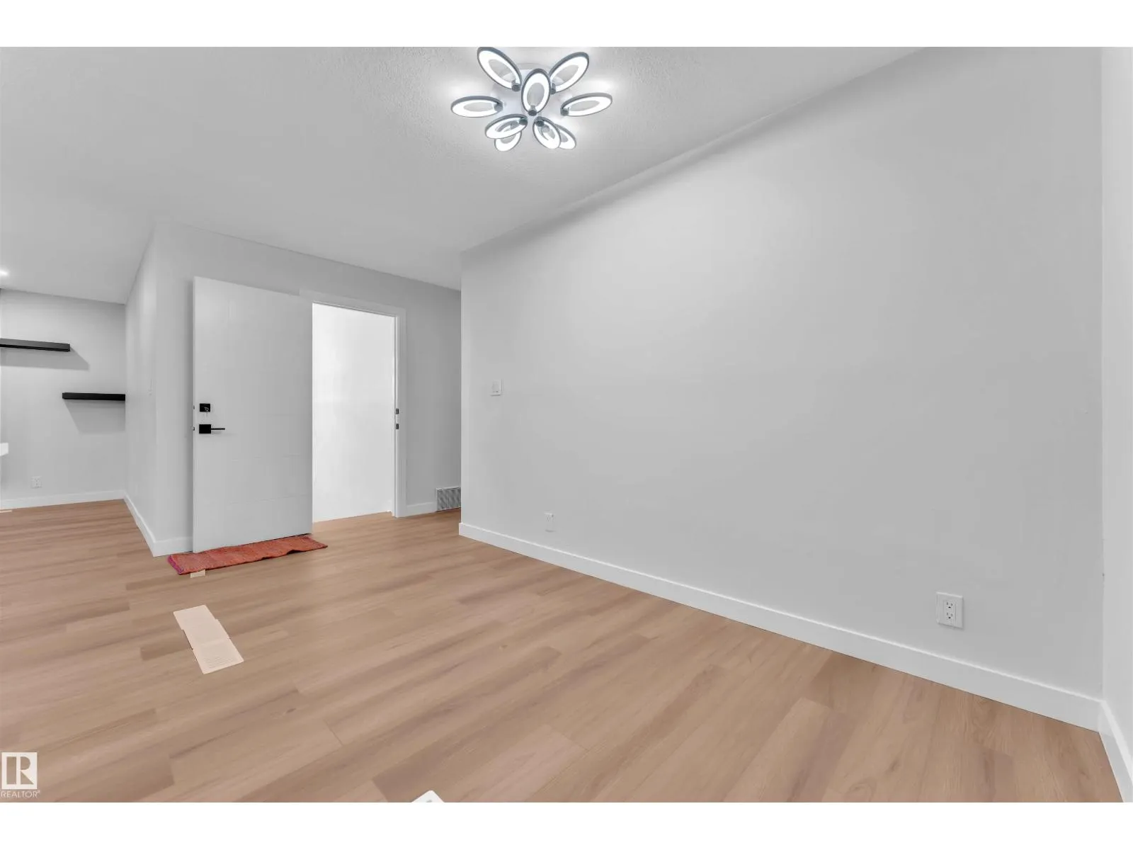 5932 40 AV NW