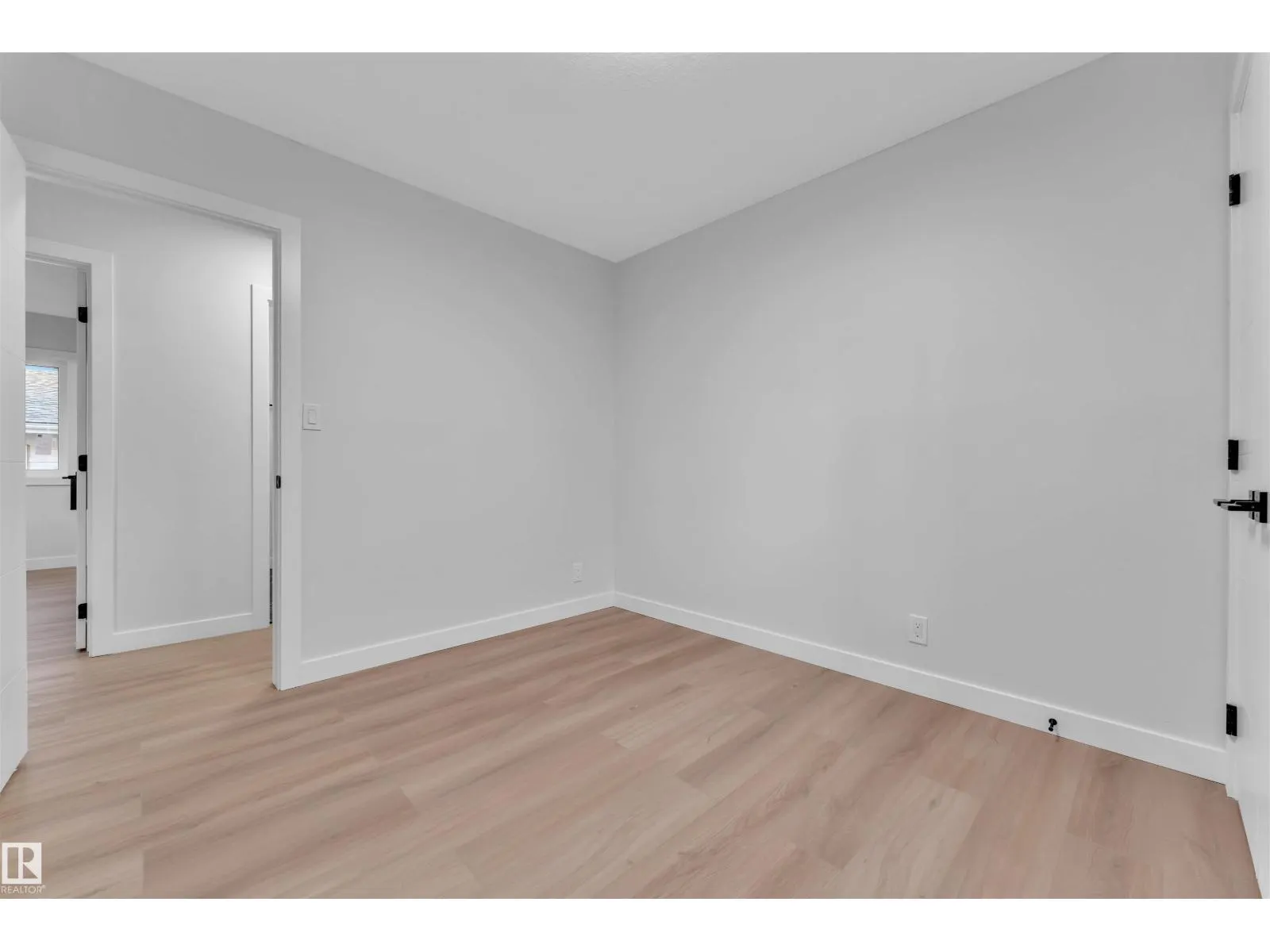 5932 40 AV NW