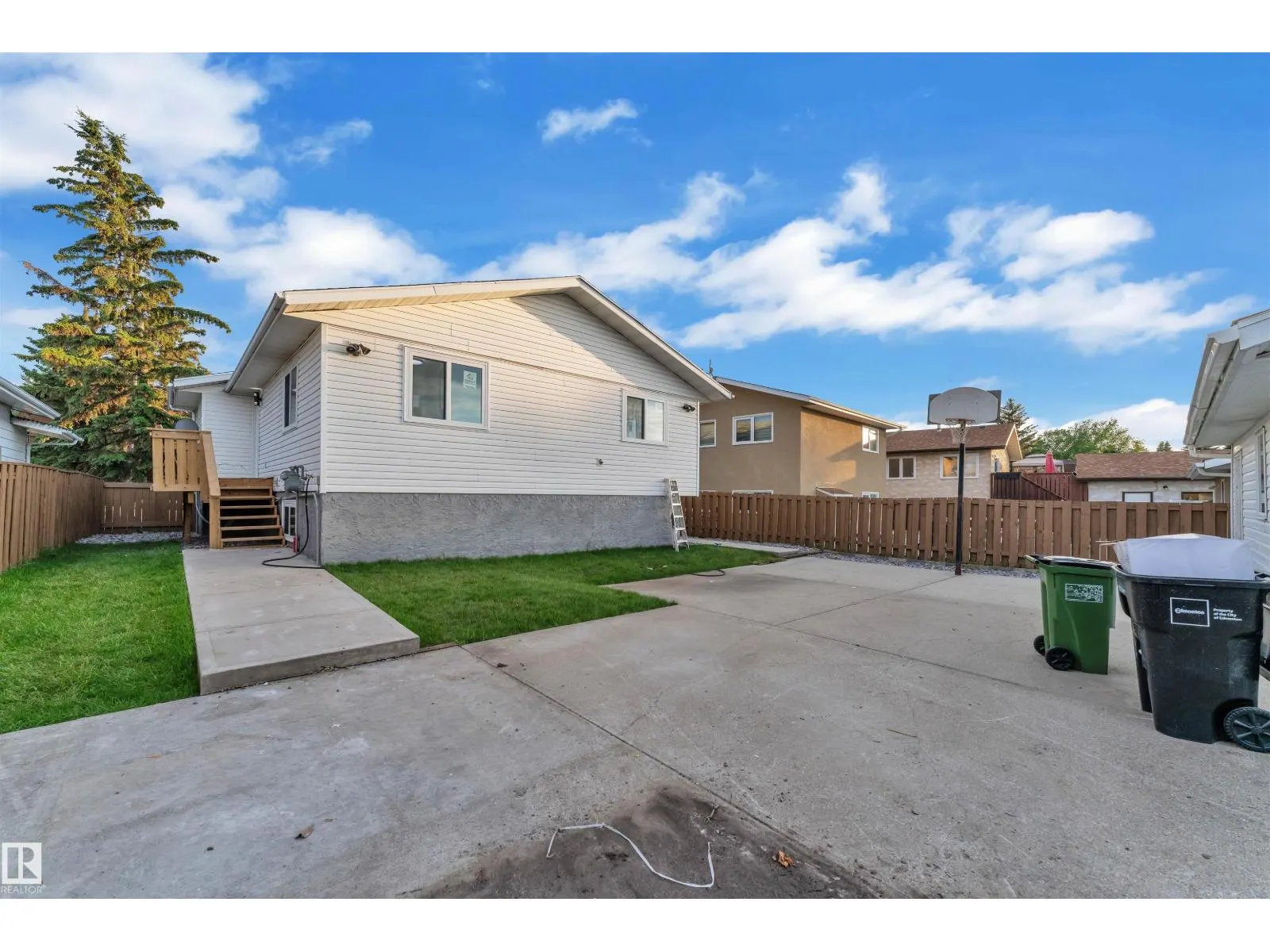5932 40 AV NW