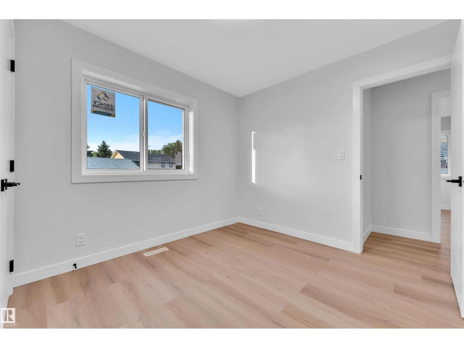 5932 40 AV NW
