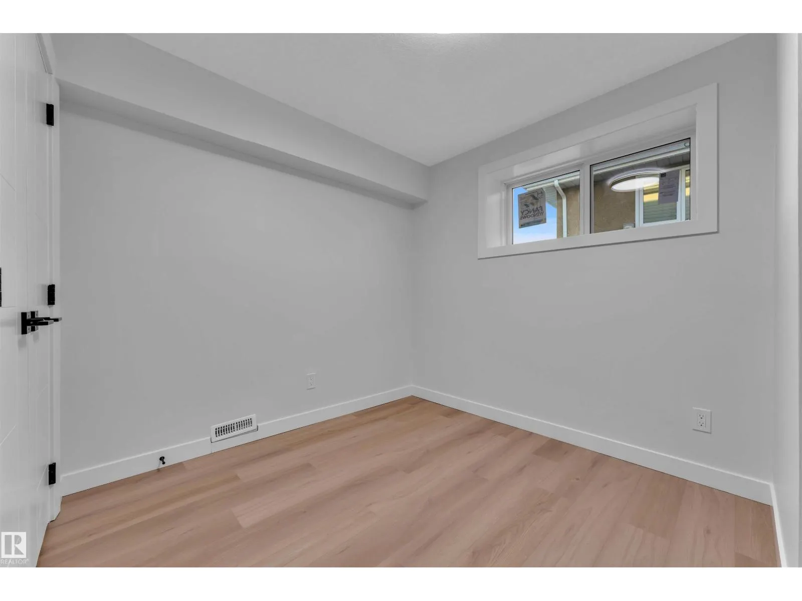 5932 40 AV NW