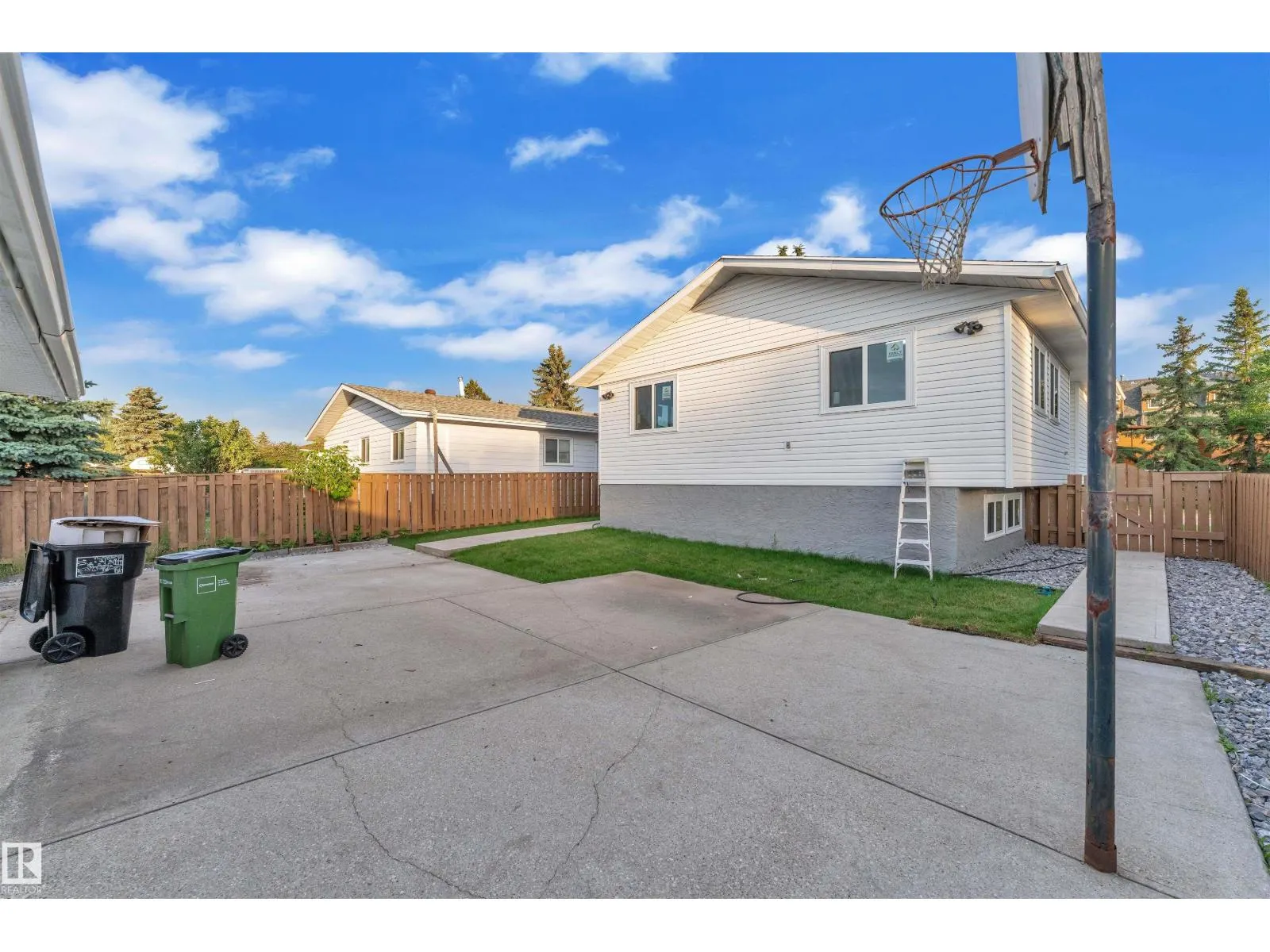 5932 40 AV NW