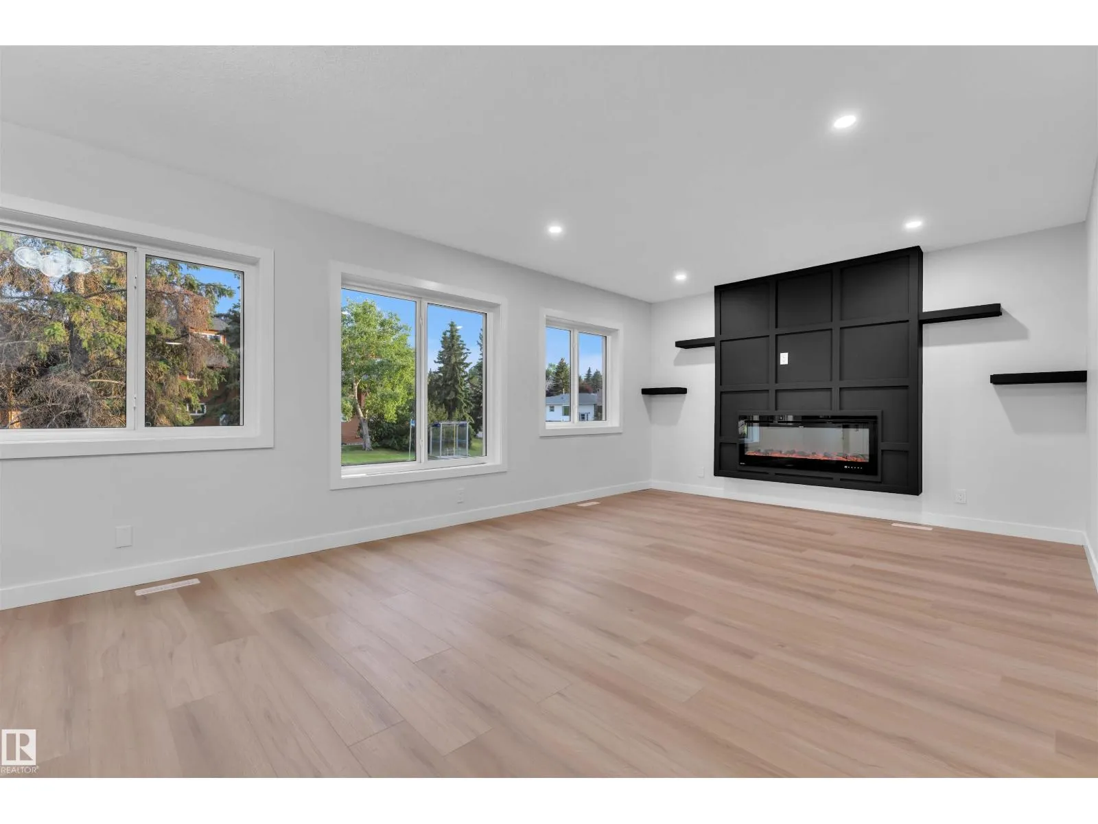 5932 40 AV NW