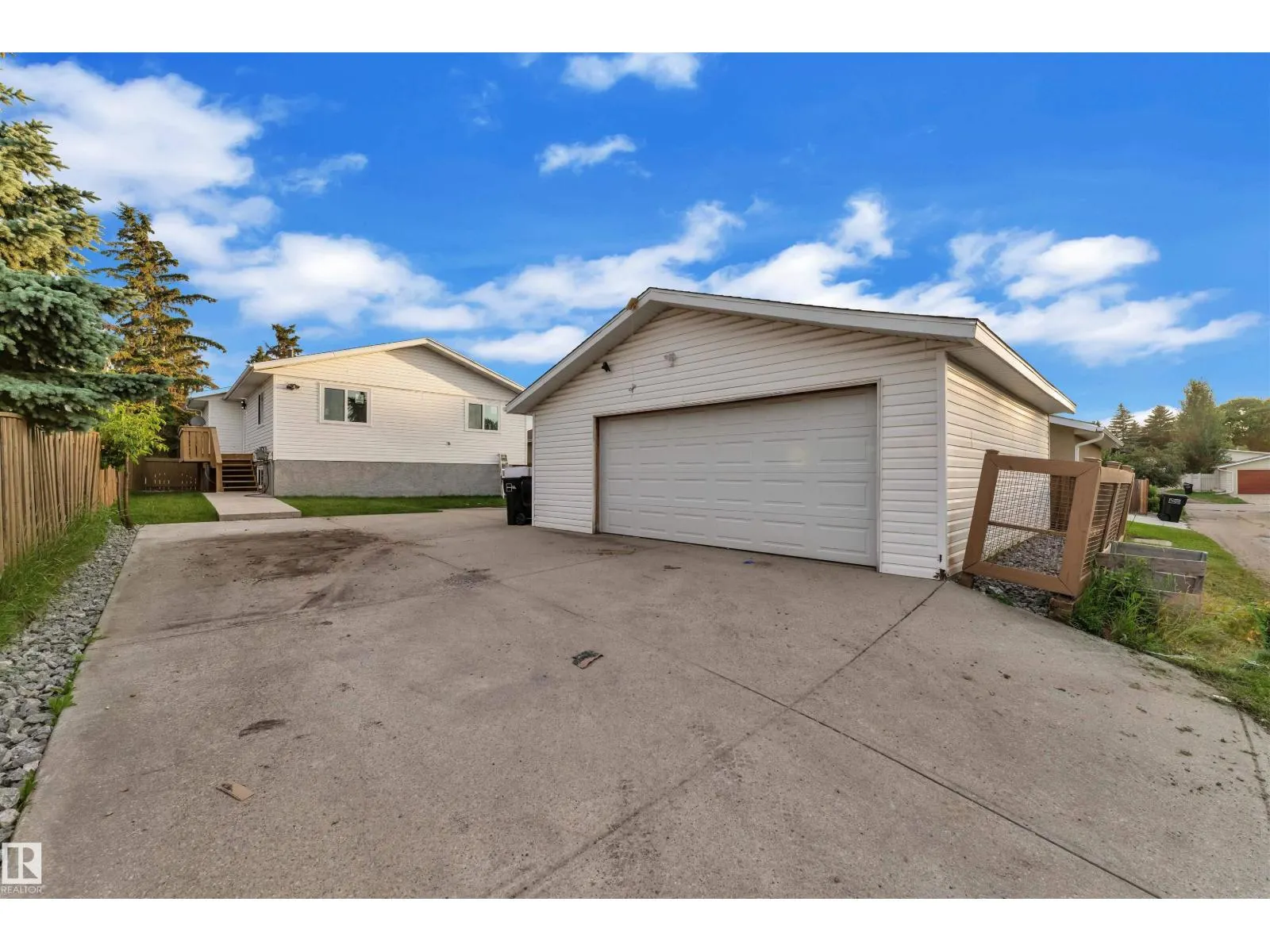 5932 40 AV NW