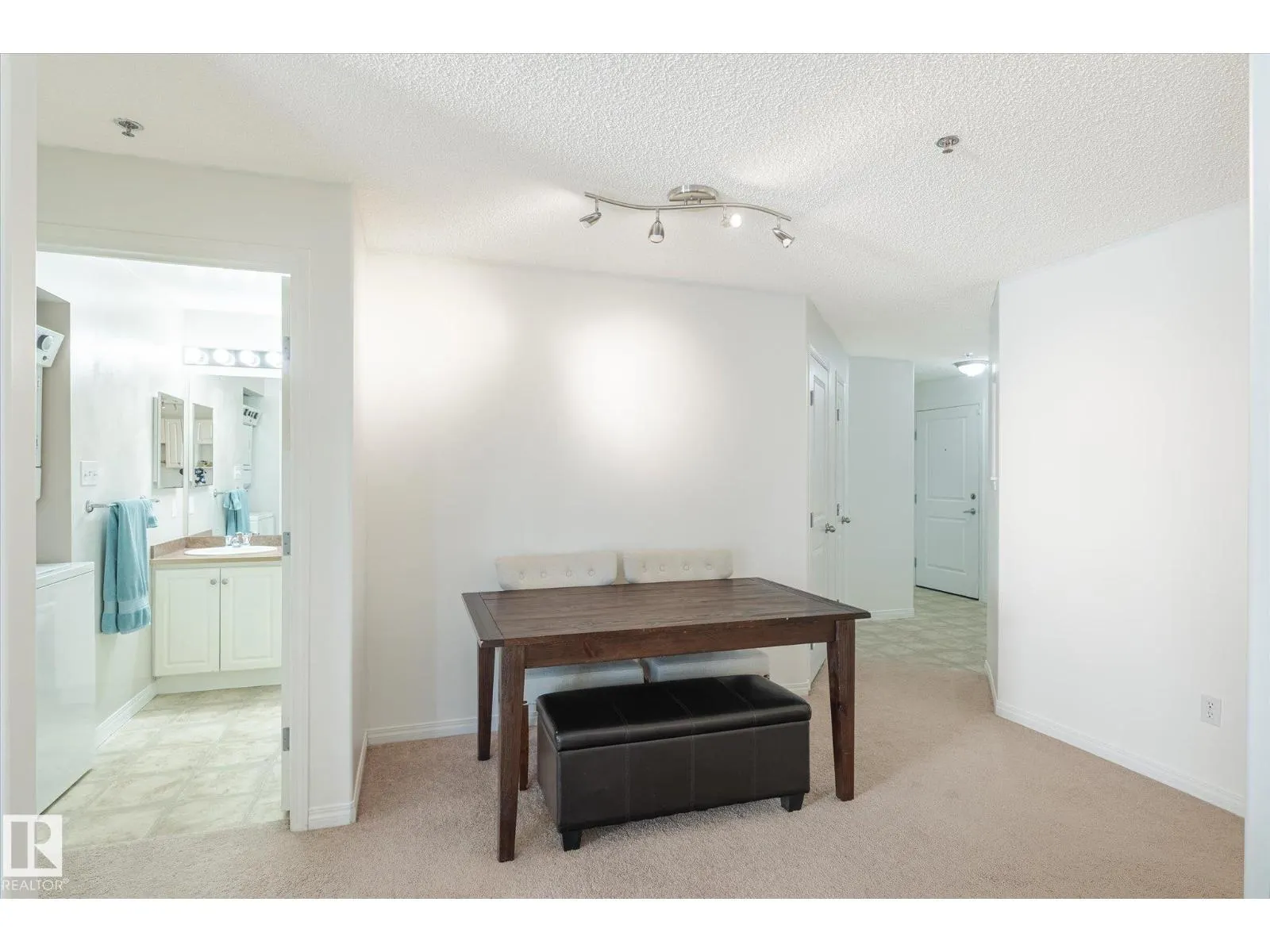 #305 2305 35A AV NW