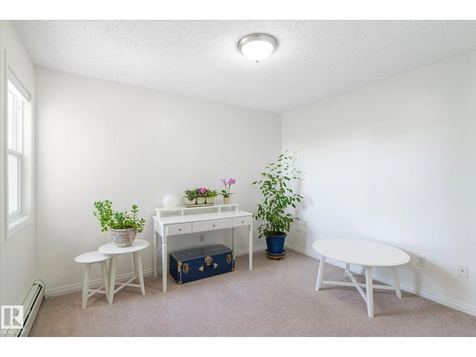 #305 2305 35A AV NW