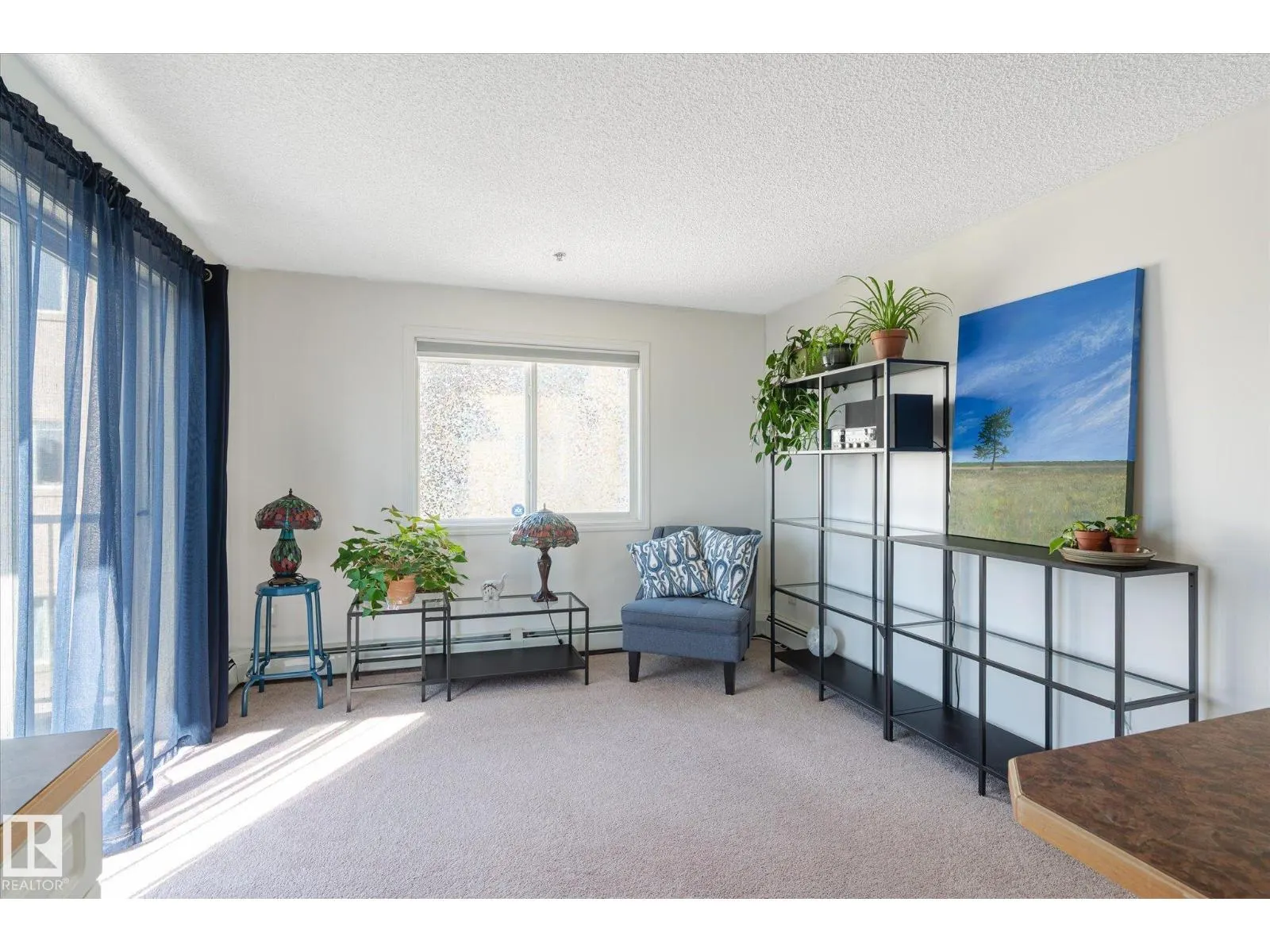 #305 2305 35A AV NW