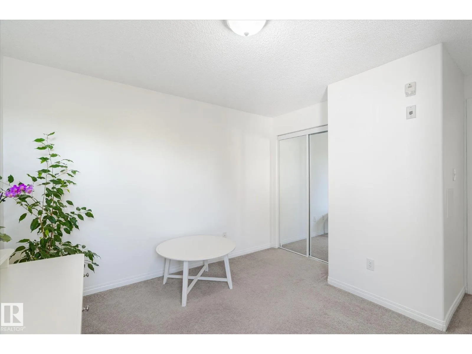 #305 2305 35A AV NW