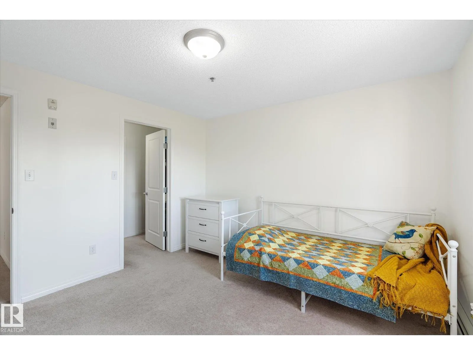 #305 2305 35A AV NW