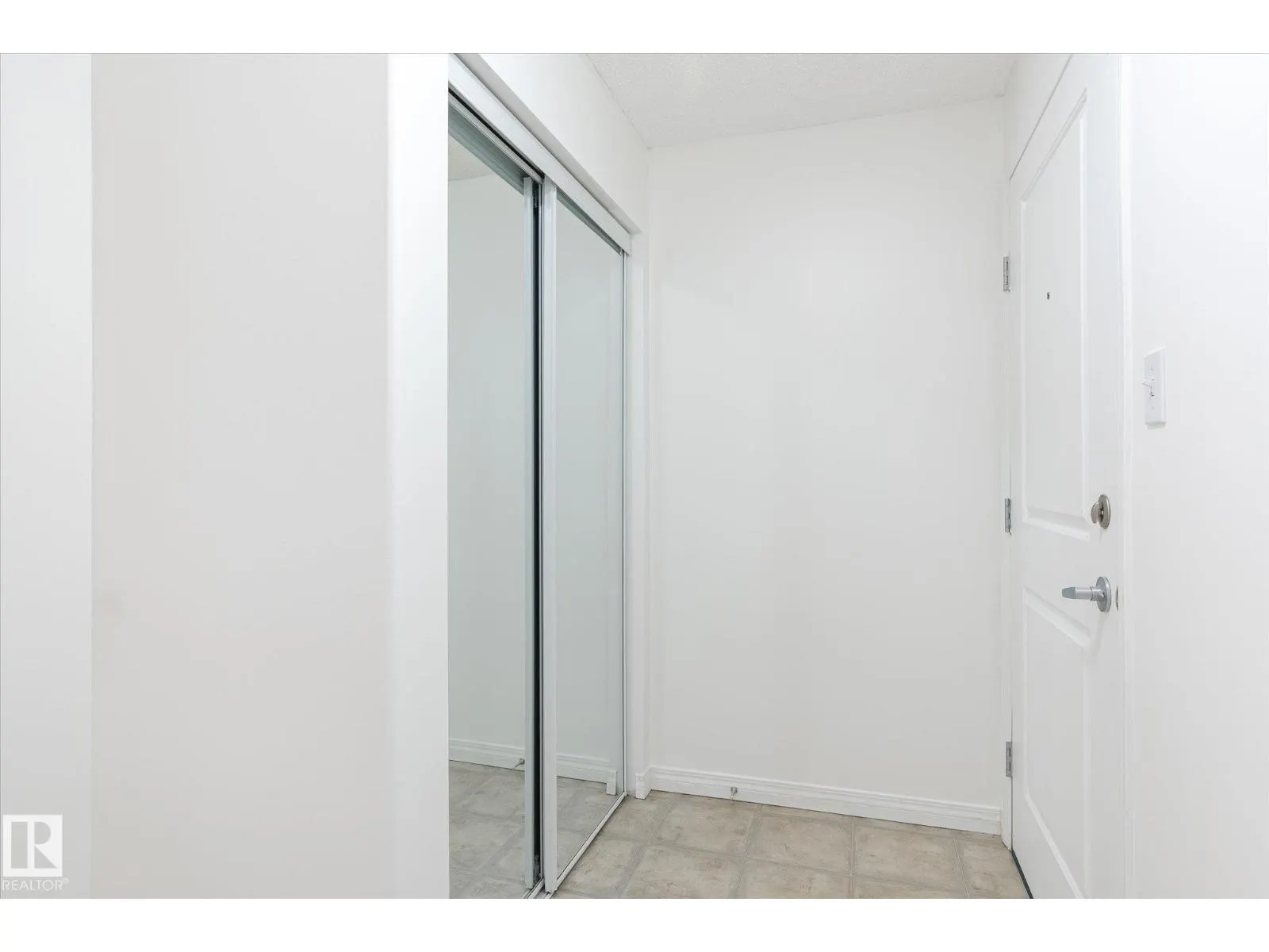 #305 2305 35A AV NW