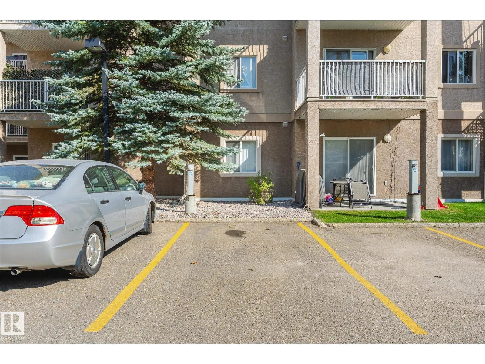#305 2305 35A AV NW