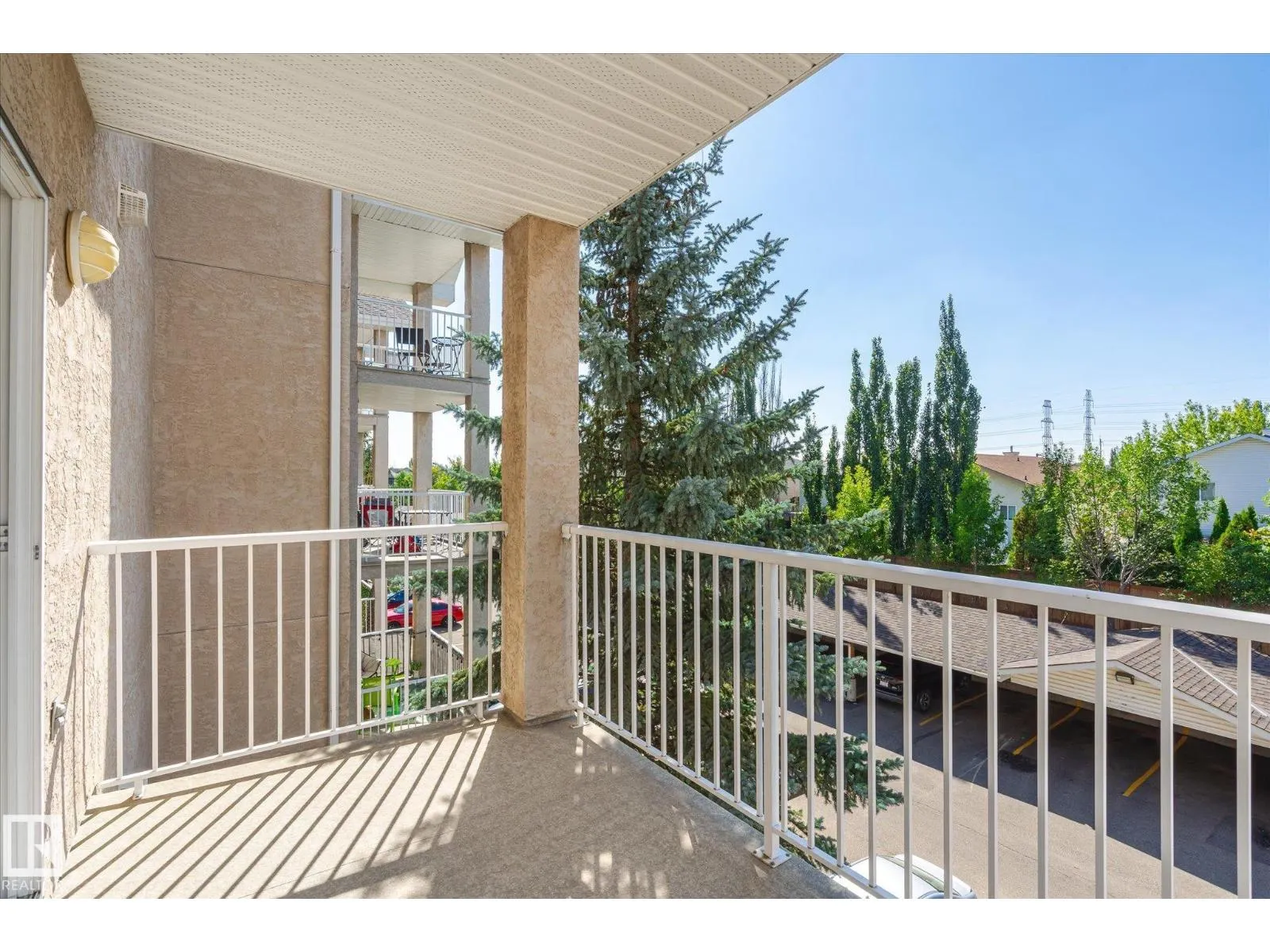 #305 2305 35A AV NW