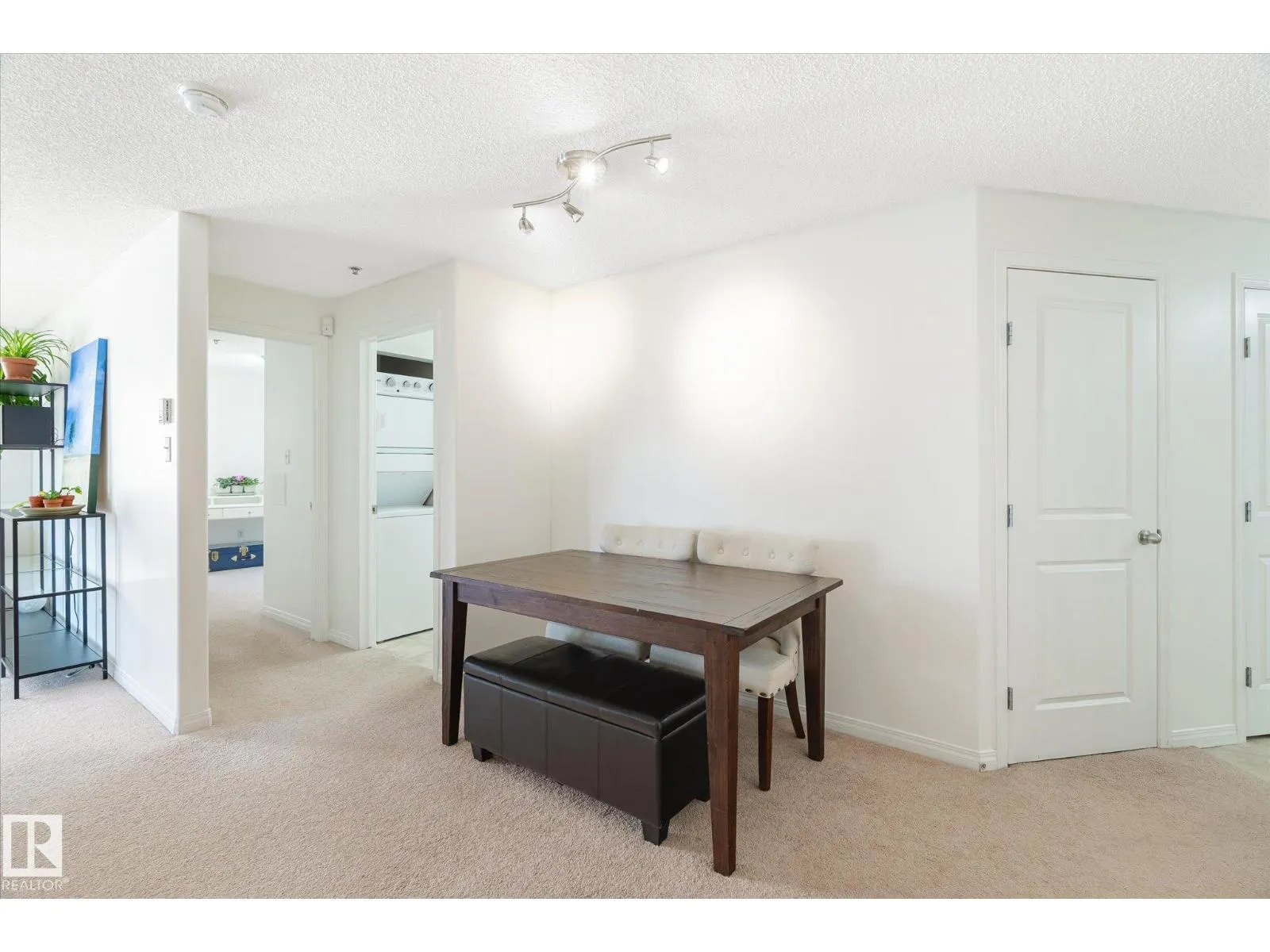#305 2305 35A AV NW