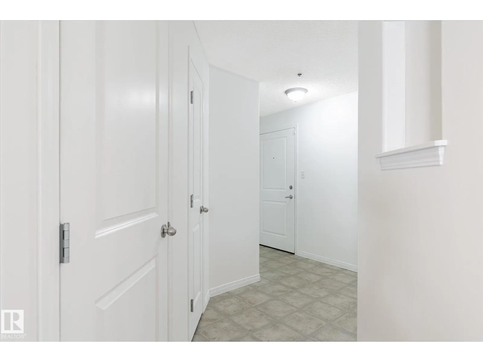 #305 2305 35A AV NW