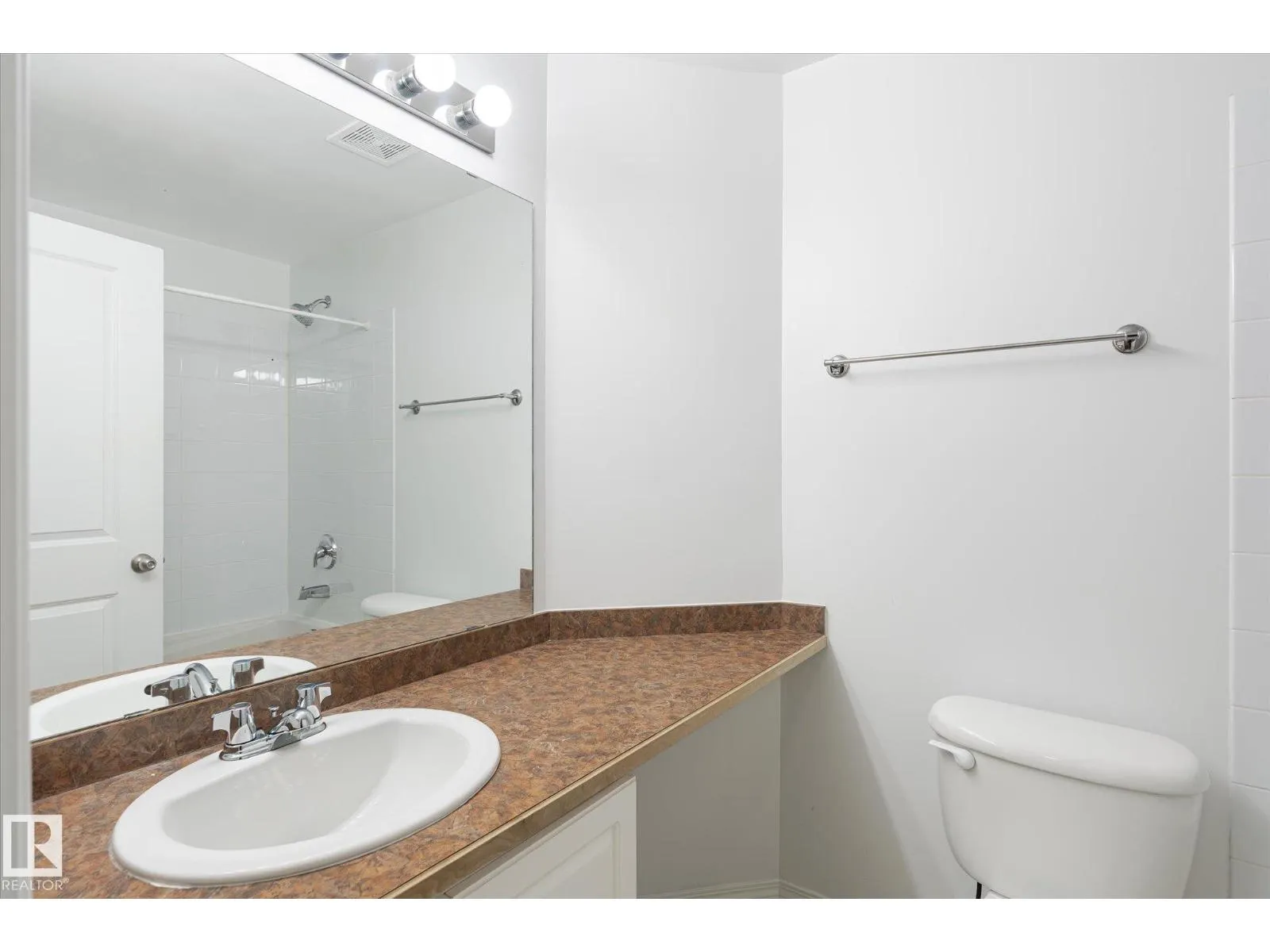 #305 2305 35A AV NW