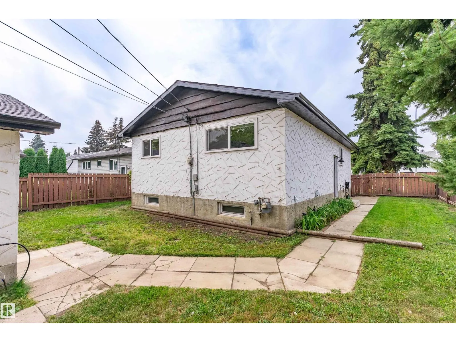 23 LINDEN ST ST