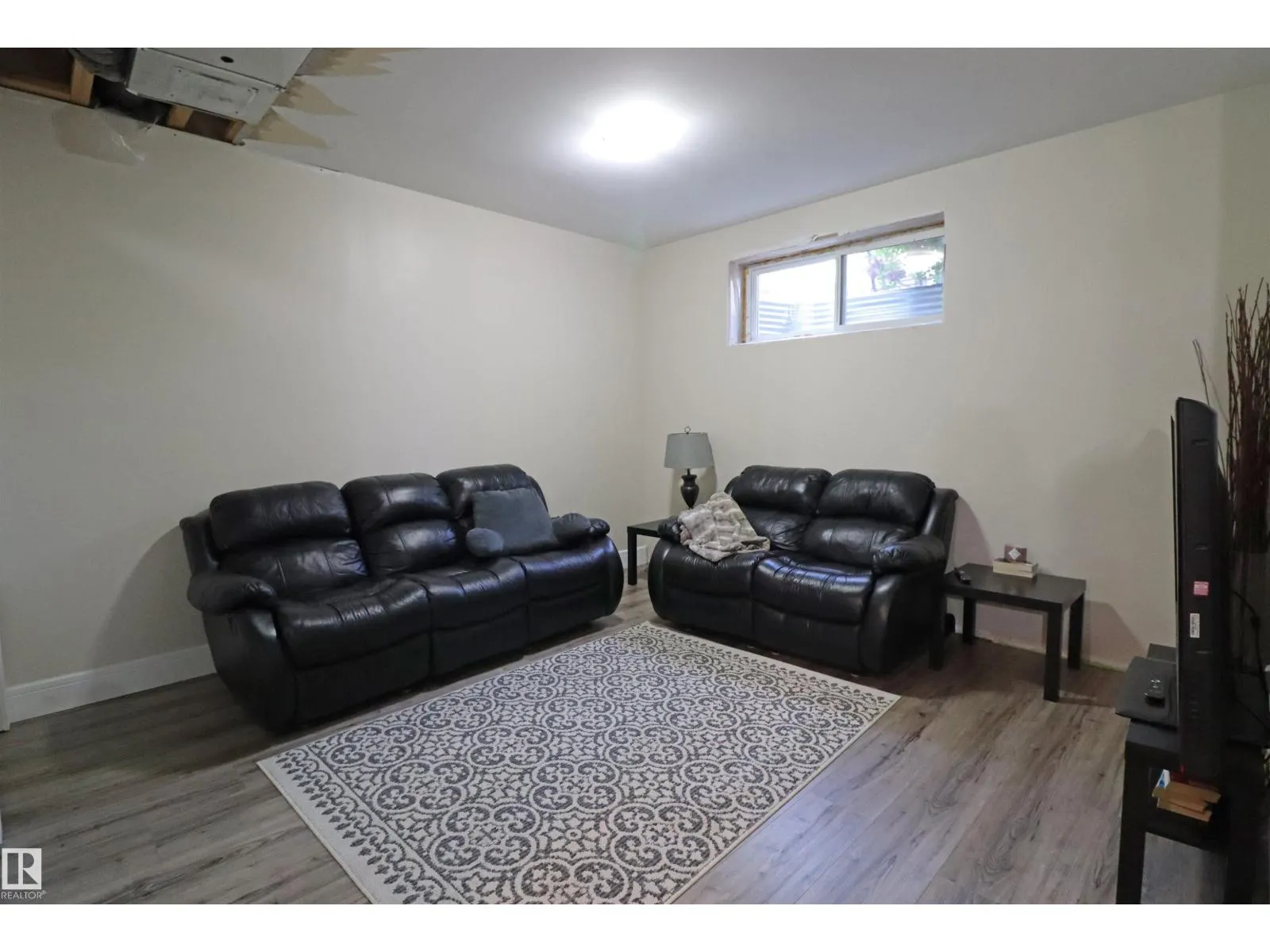 24 Henderson LD