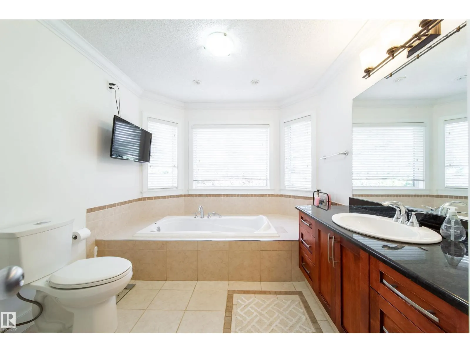89 DUFFERIN ST