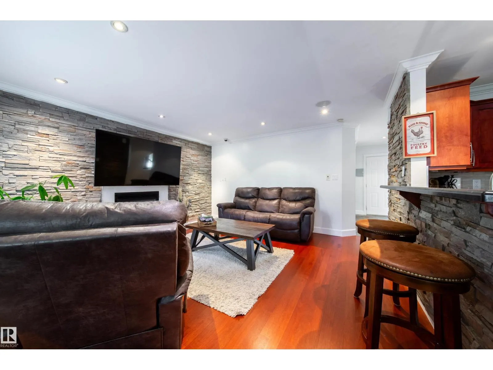 89 DUFFERIN ST