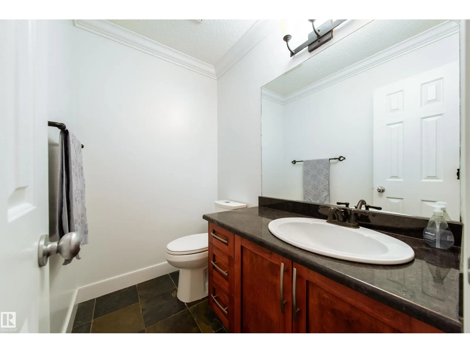89 DUFFERIN ST