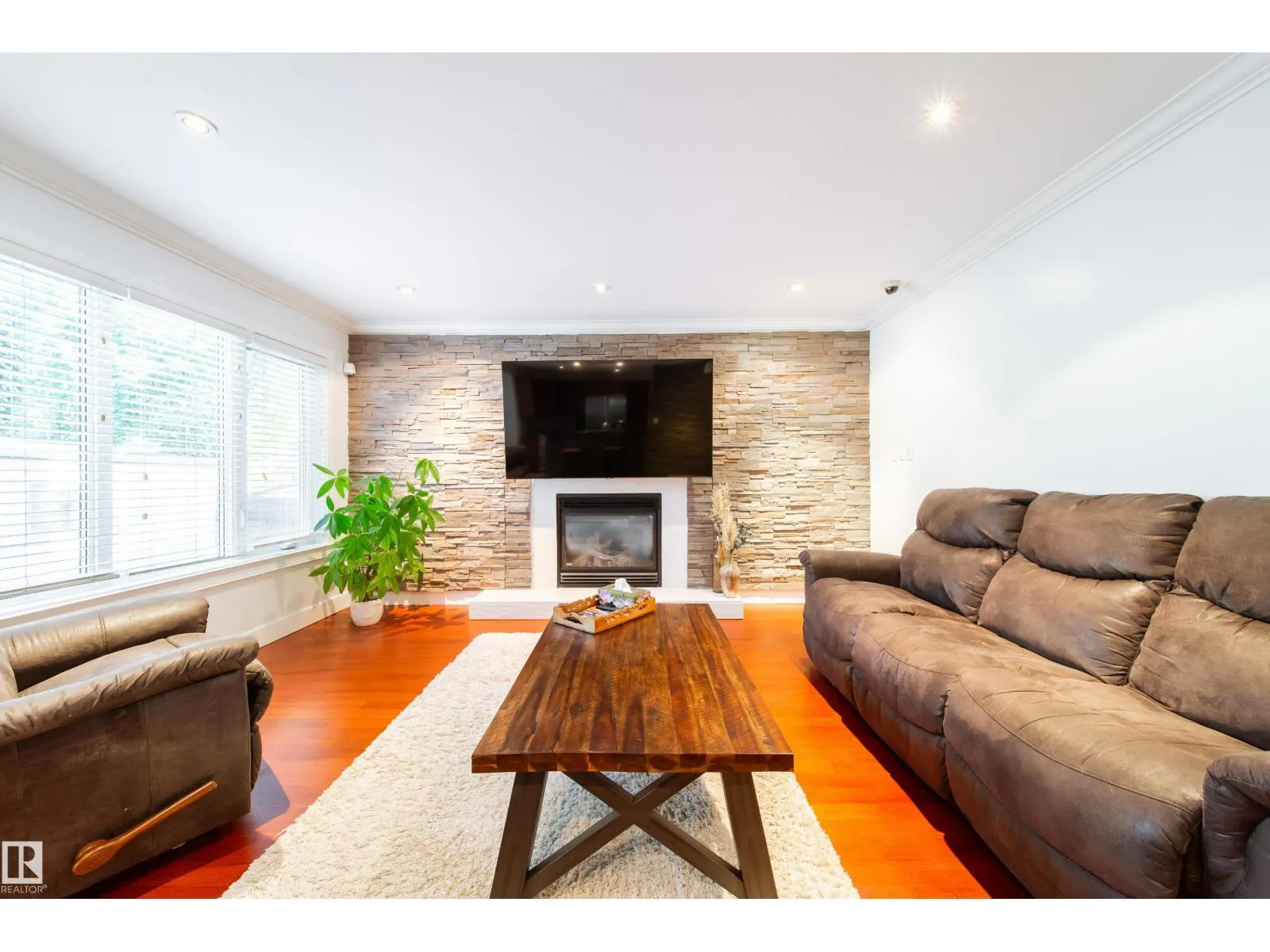 89 DUFFERIN ST